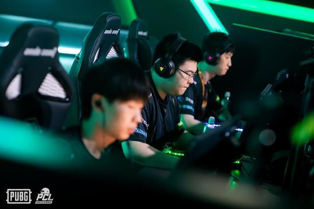 发球轮中成 发球轮中成